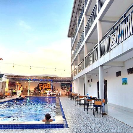 Vang Vieng Backpackers Hostel Bagian luar foto