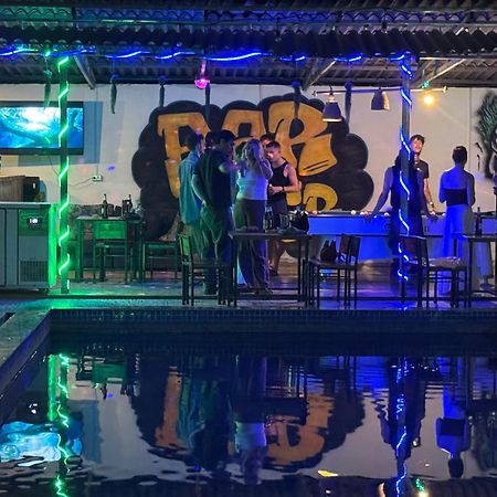 Vang Vieng Backpackers Hostel Bagian luar foto