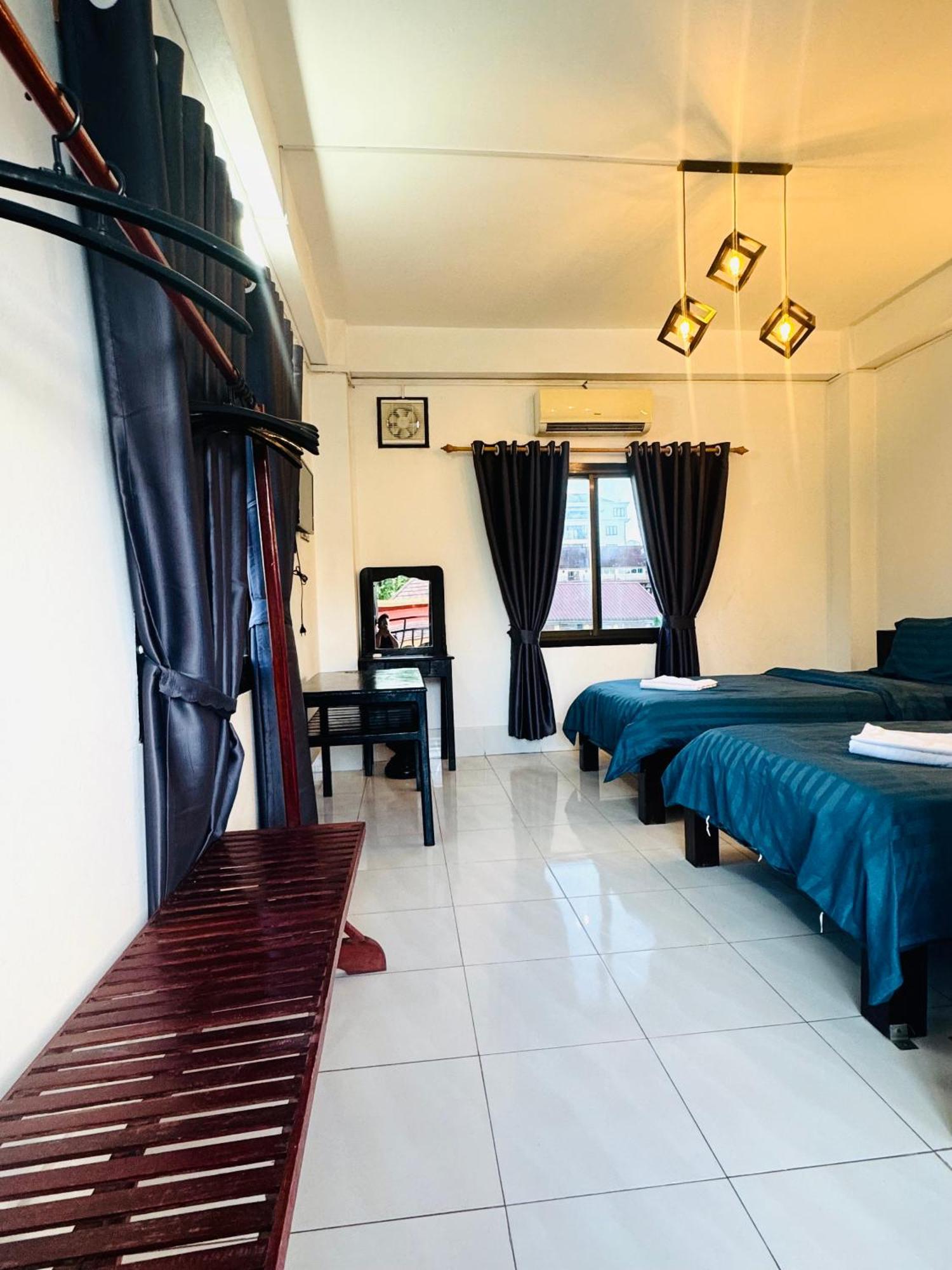 Vang Vieng Backpackers Hostel Bagian luar foto