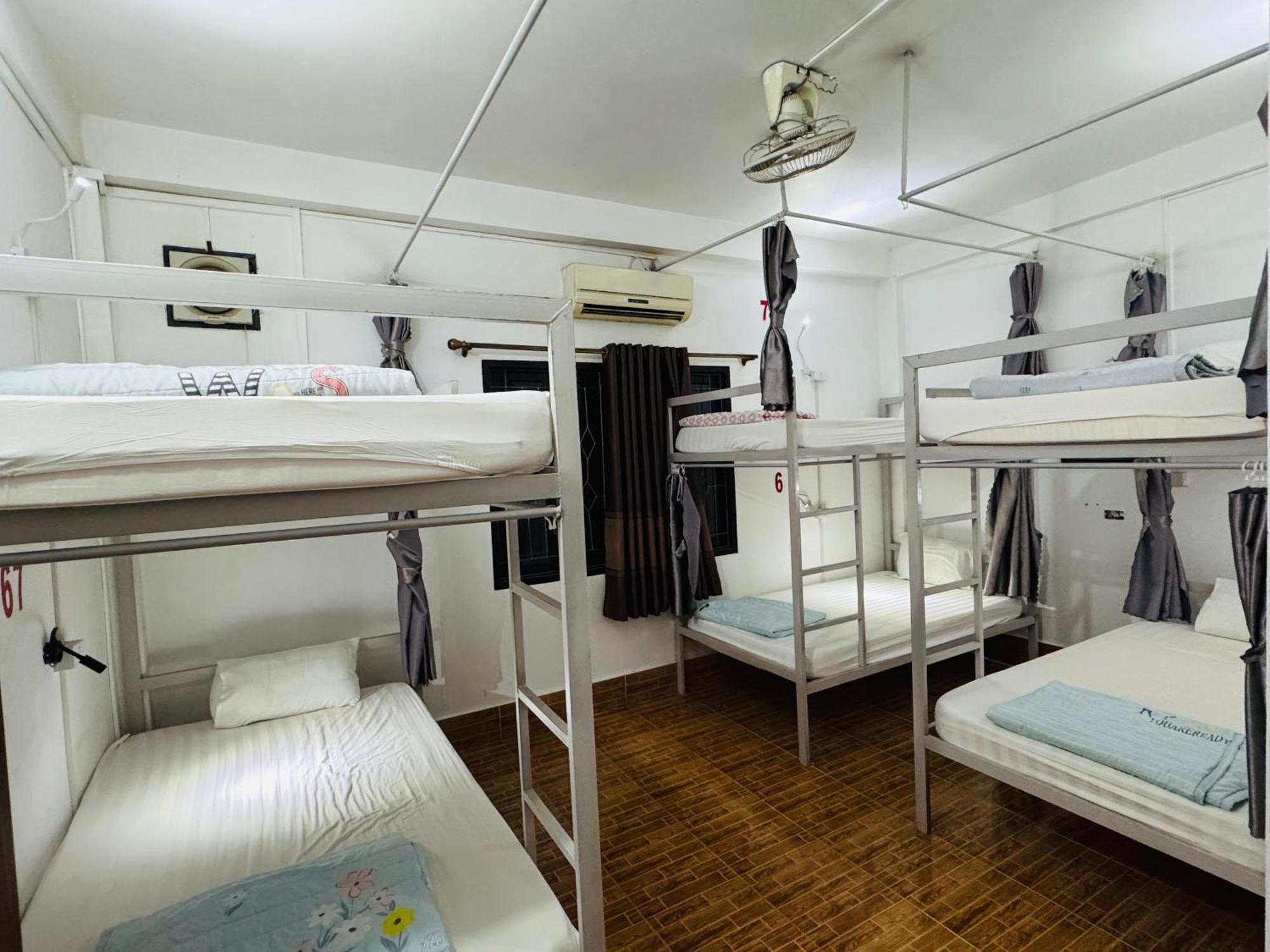Vang Vieng Backpackers Hostel Bagian luar foto