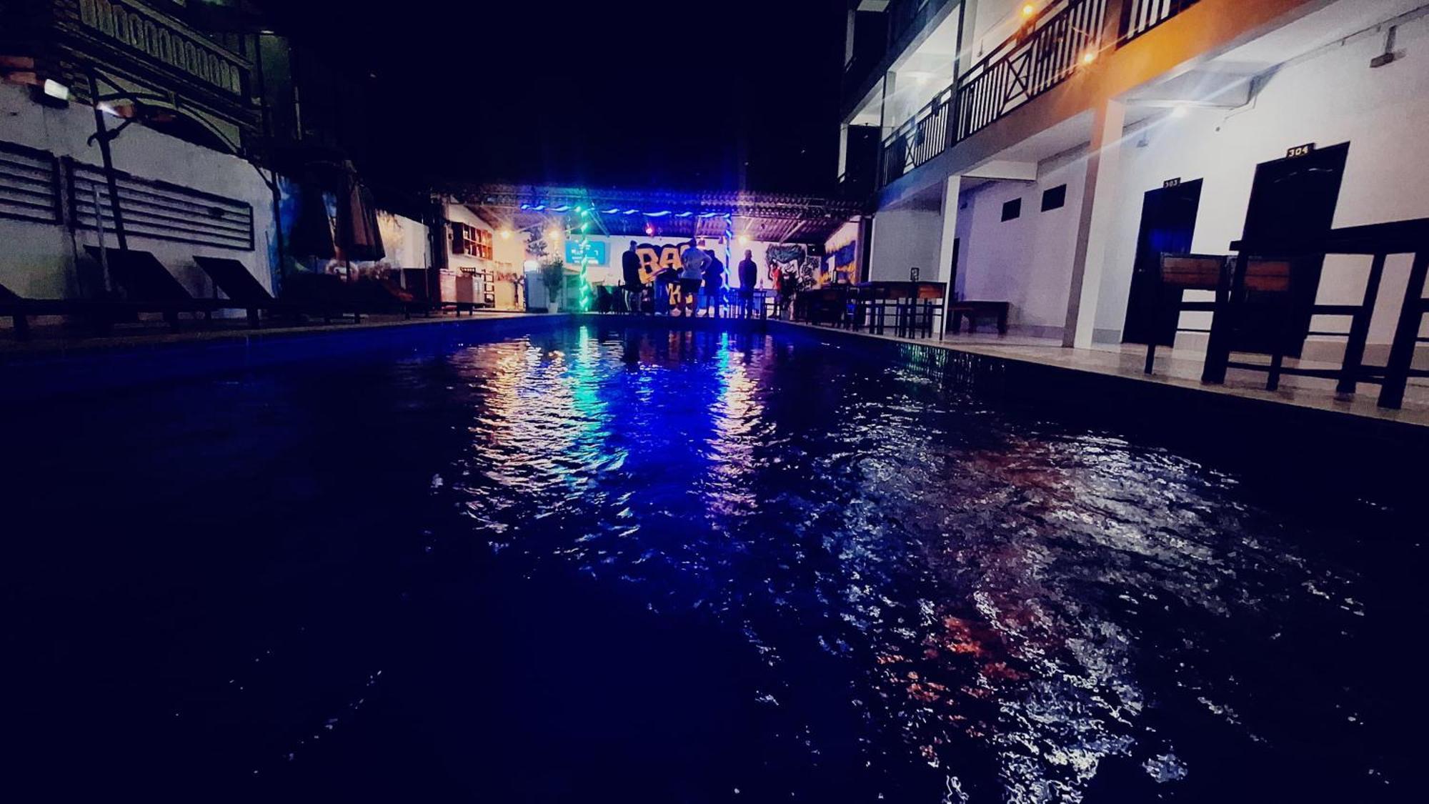 Vang Vieng Backpackers Hostel Bagian luar foto