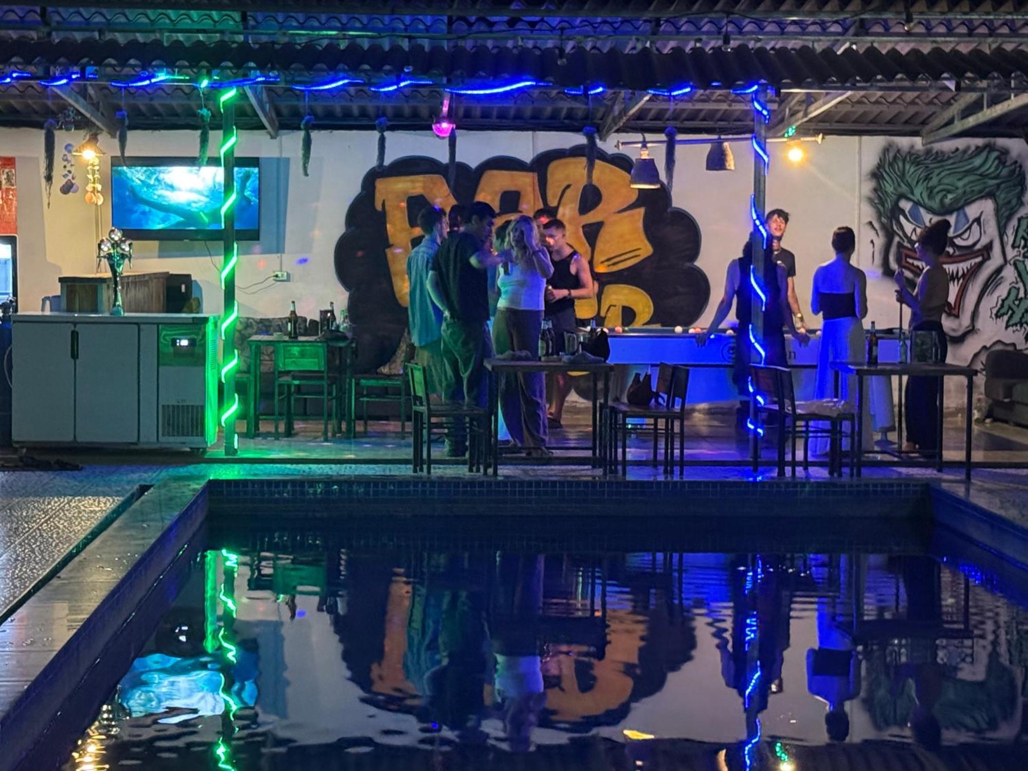 Vang Vieng Backpackers Hostel Bagian luar foto