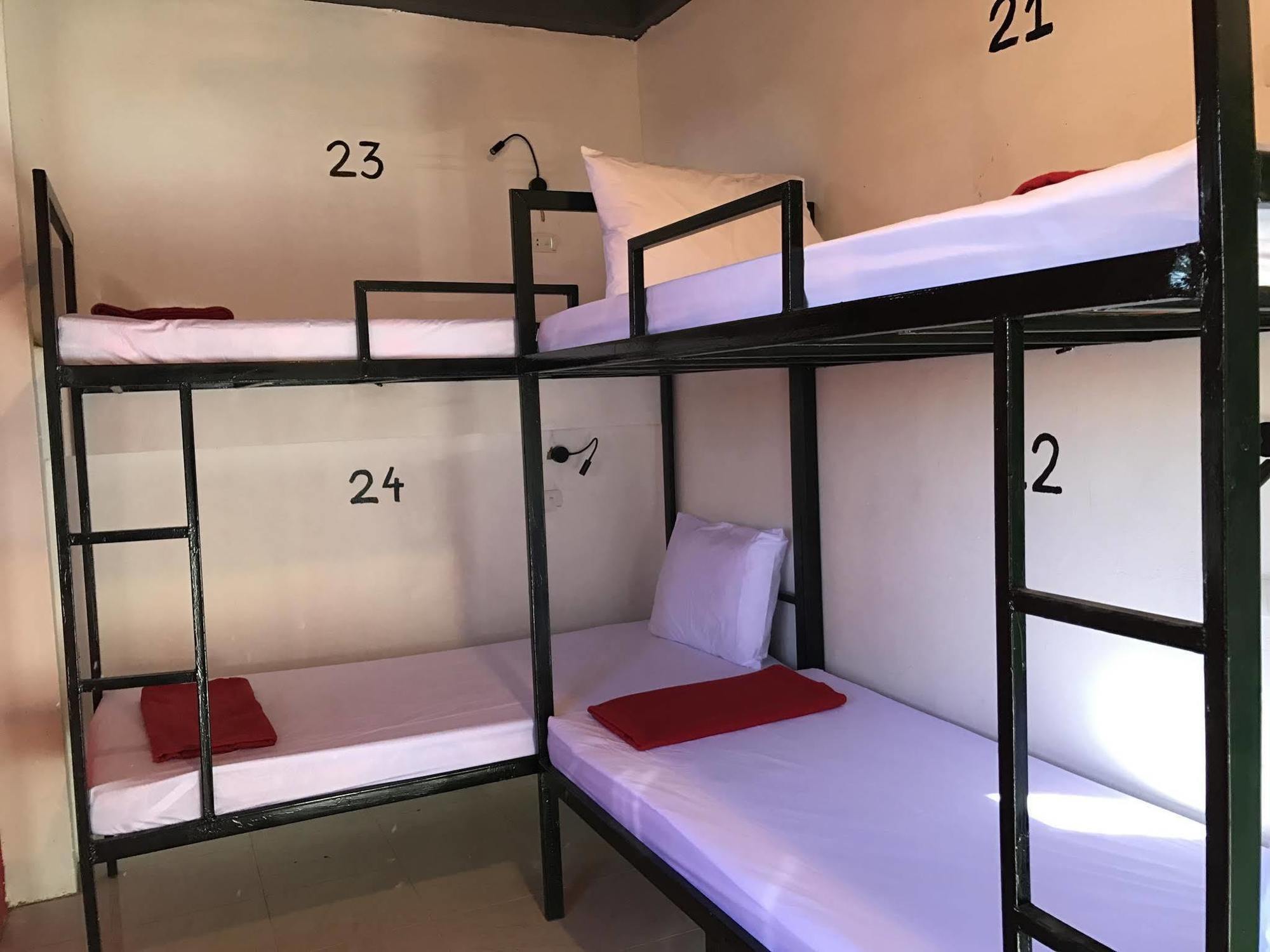 Vang Vieng Backpackers Hostel Bagian luar foto
