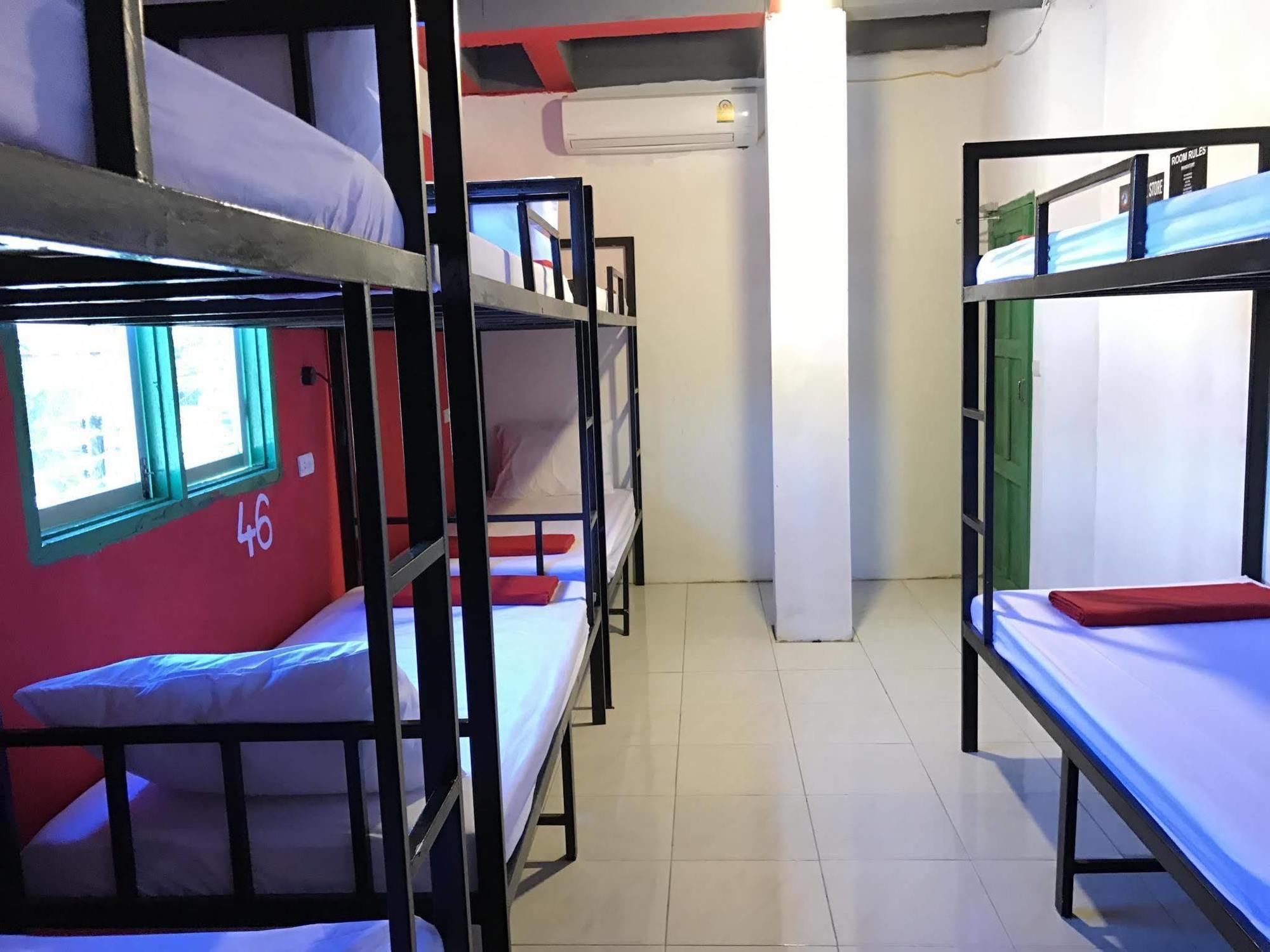 Vang Vieng Backpackers Hostel Bagian luar foto