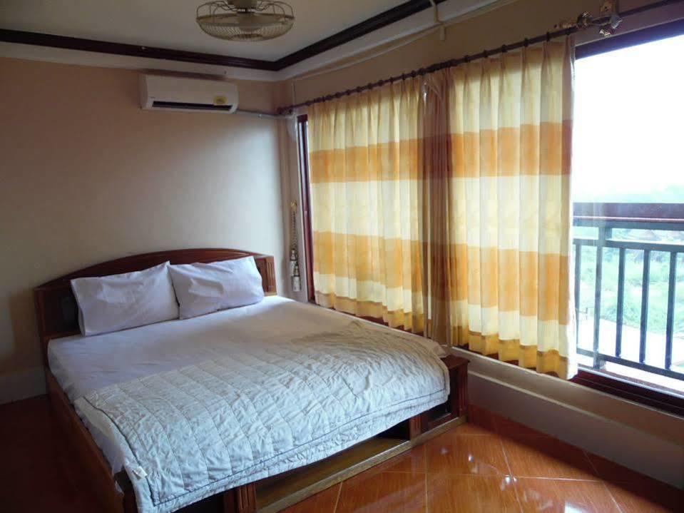 Vang Vieng Backpackers Hostel Bagian luar foto